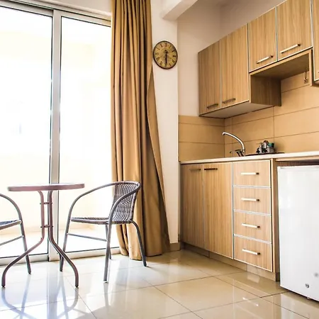 Aparthotel Efi Apts